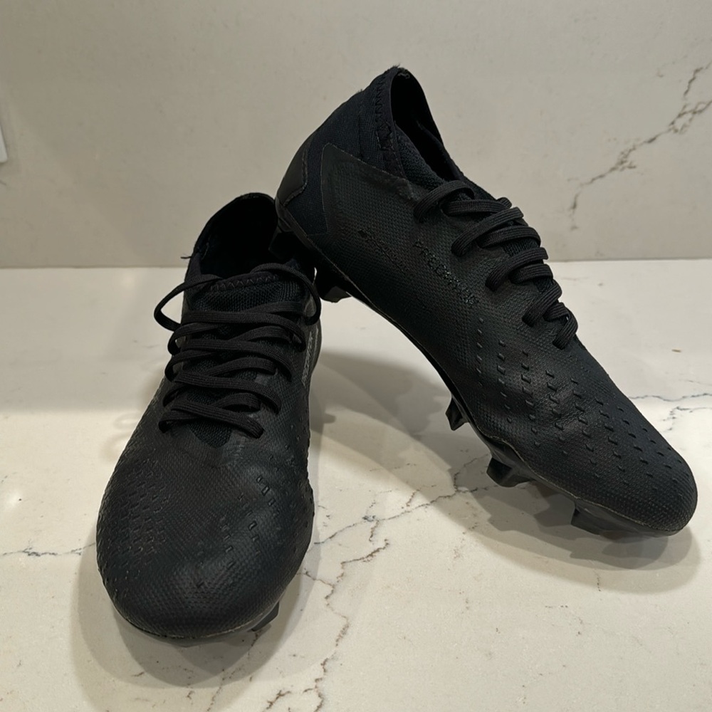 Adidas Predator soccer cleats Women’s 7